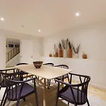 Charm With Patio * ליסבון