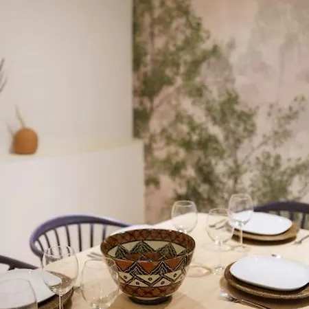 Appartamento Charm With Patio Lisbona