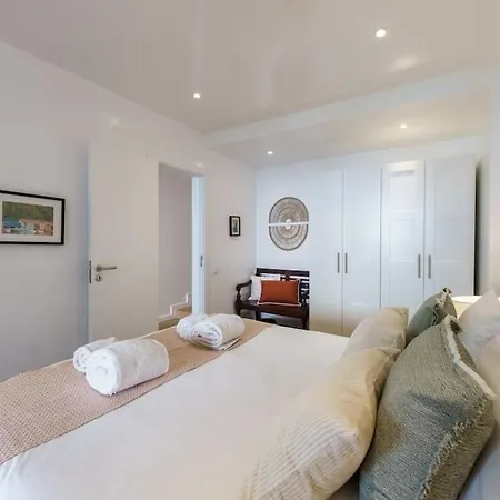 Charm With Patio Apartman