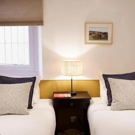 Charm With Patio Apartman