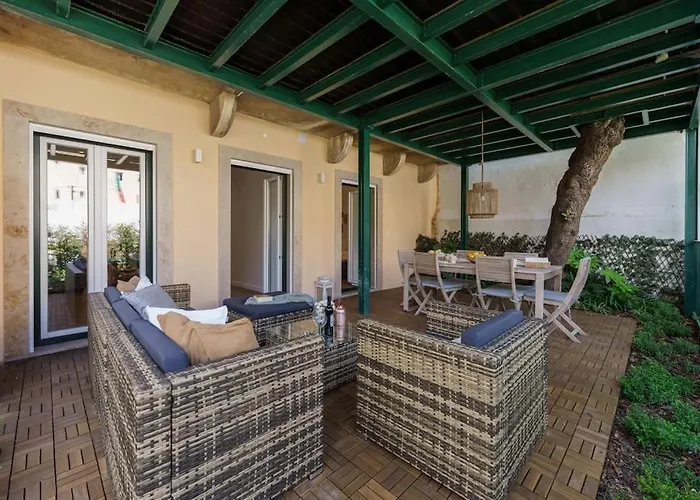 Charm With Patio Lissabon