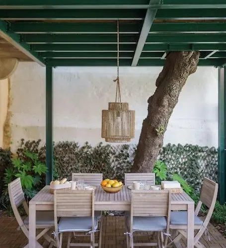 Charm With Patio Appartement