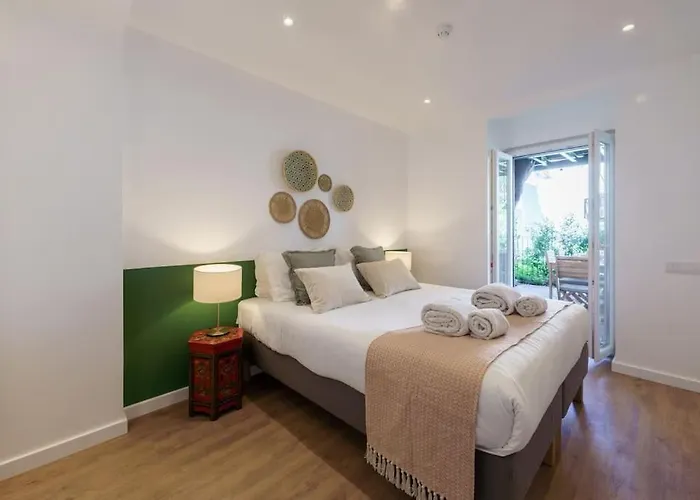 Charm With Patio Appartement