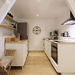 Charm With Patio Διαμέρισμα *